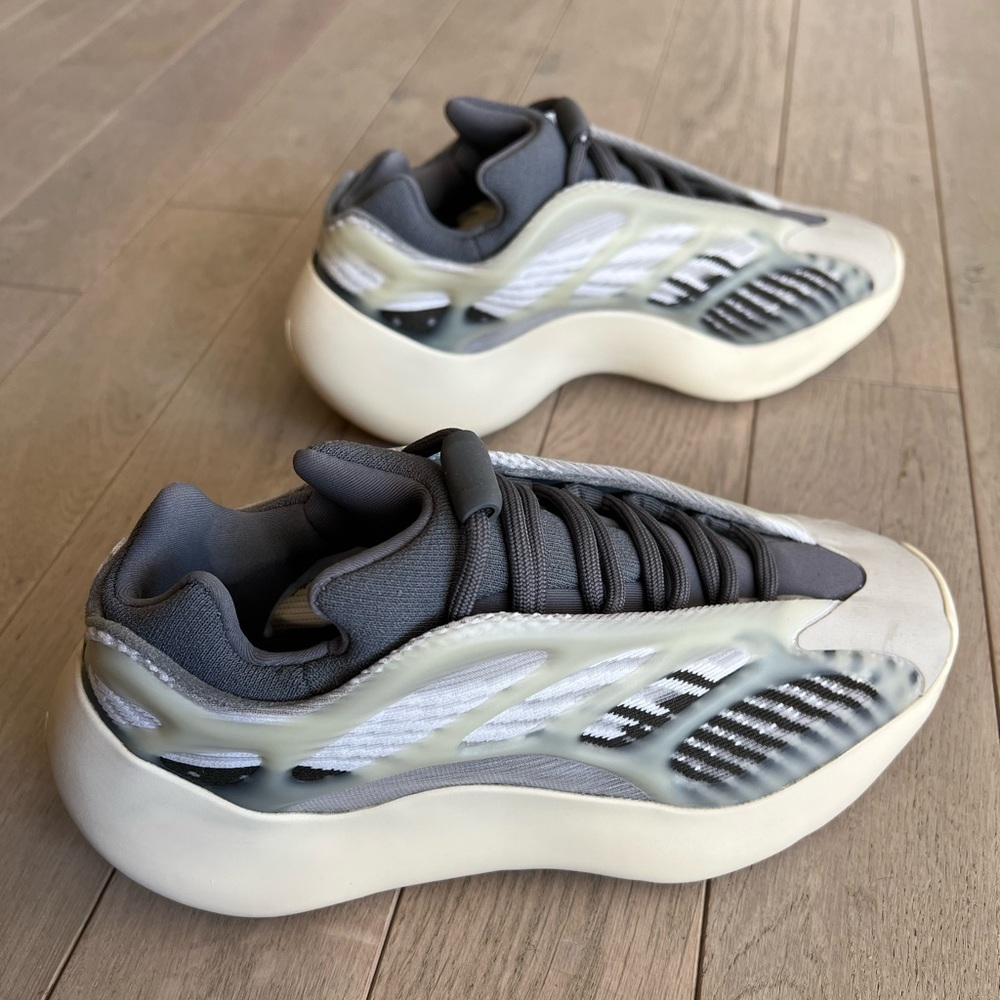 Adidas Yeezy 700 V3 fade salt